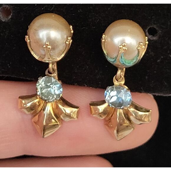 Vintage Amco 12kt Gold Filled Pearl & Aquamarine Twist Back Earrings 1" long - Picture 1 of 4